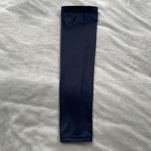 “Tough” arm sleeve in Navy